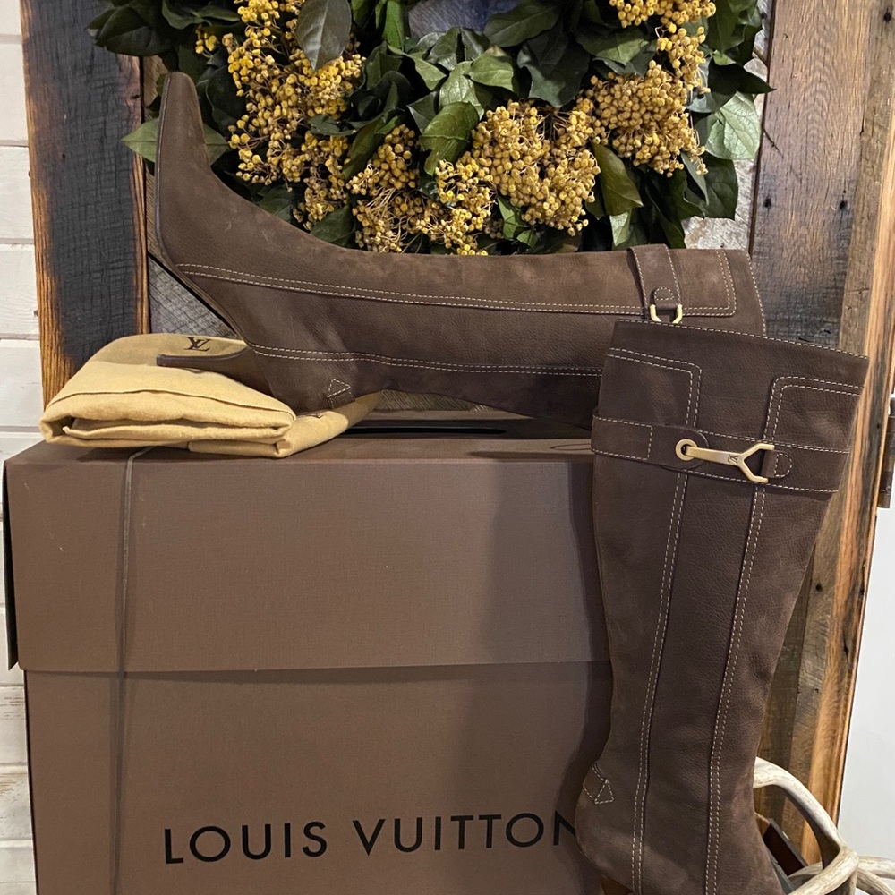 Louis Vuitton Brown Suede Boots - ✨Authentic - Picture 3 of 14